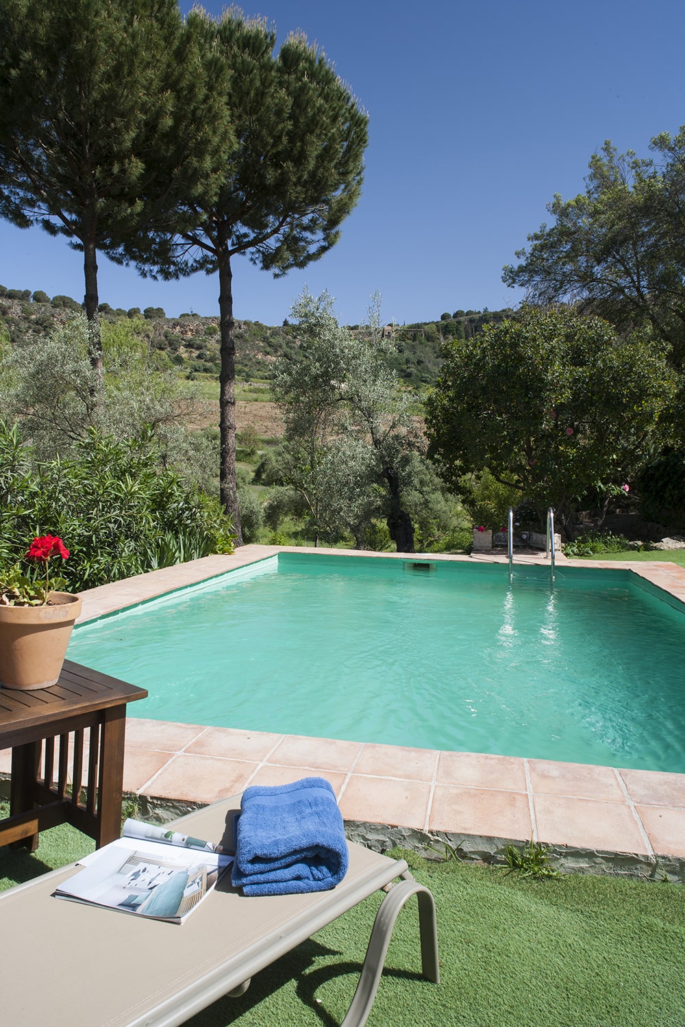 swimming pool holiday rental andalucia