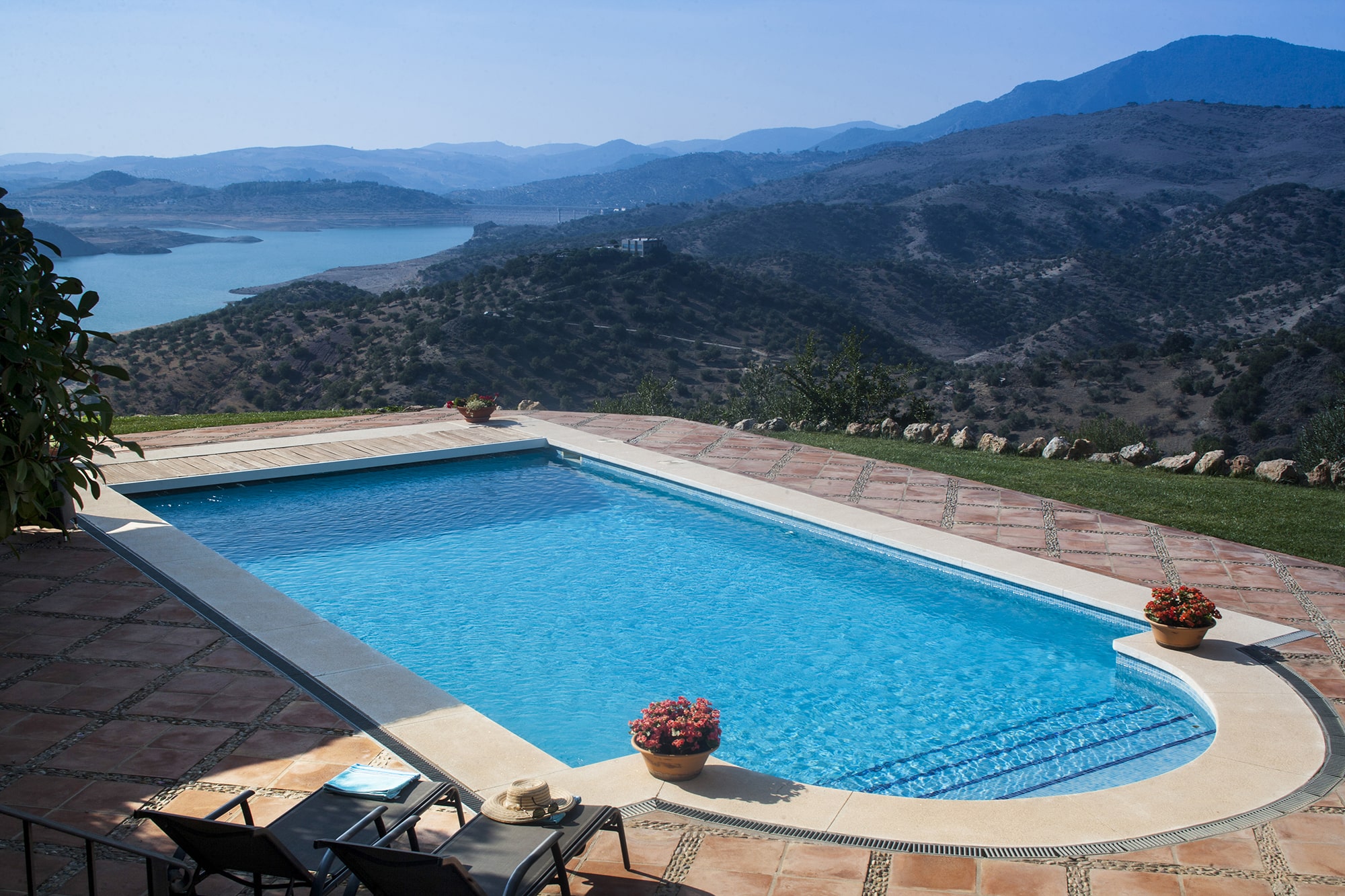 swimming pool and garden luxury villa spain