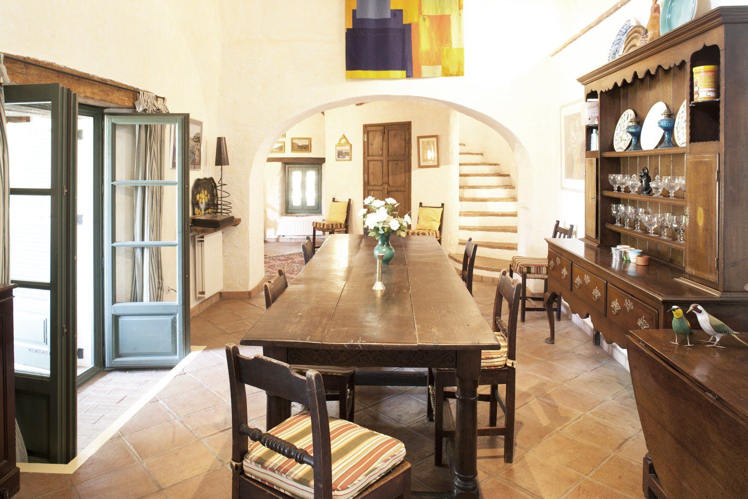 villa dining room